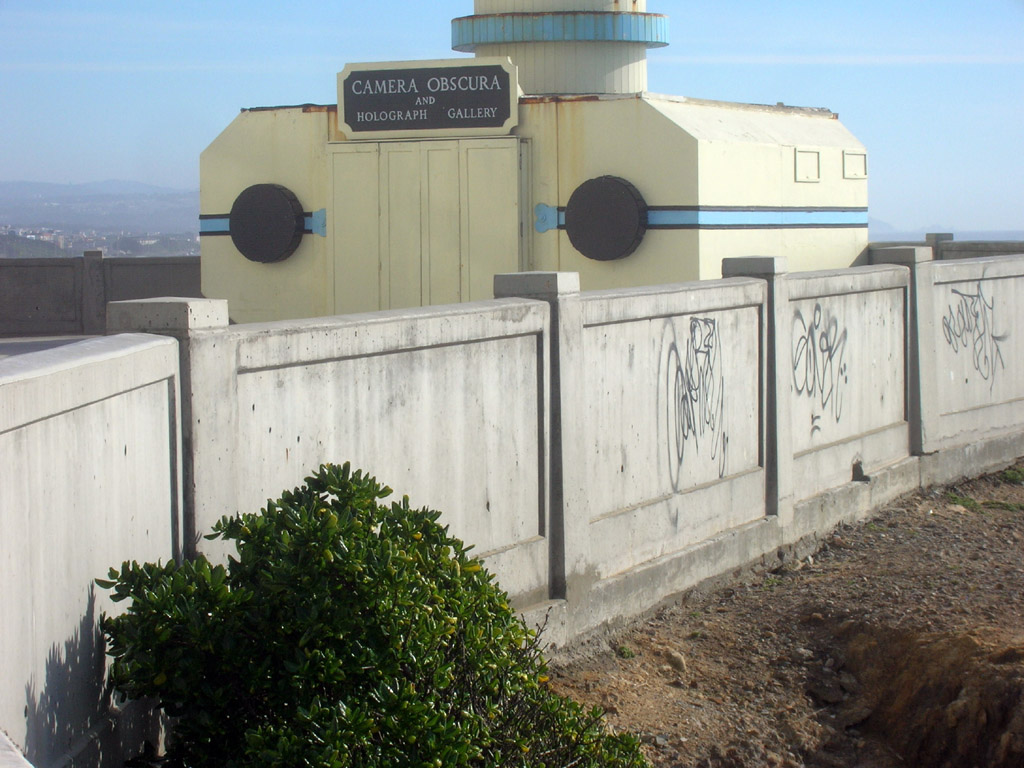Cliff house - graffiti on the wall near the Camera Obscura